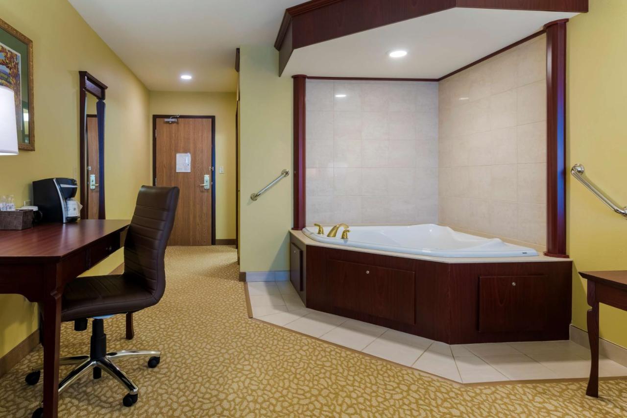 Best Western Plus Grand-Sault Hotel & Suites エクステリア 写真