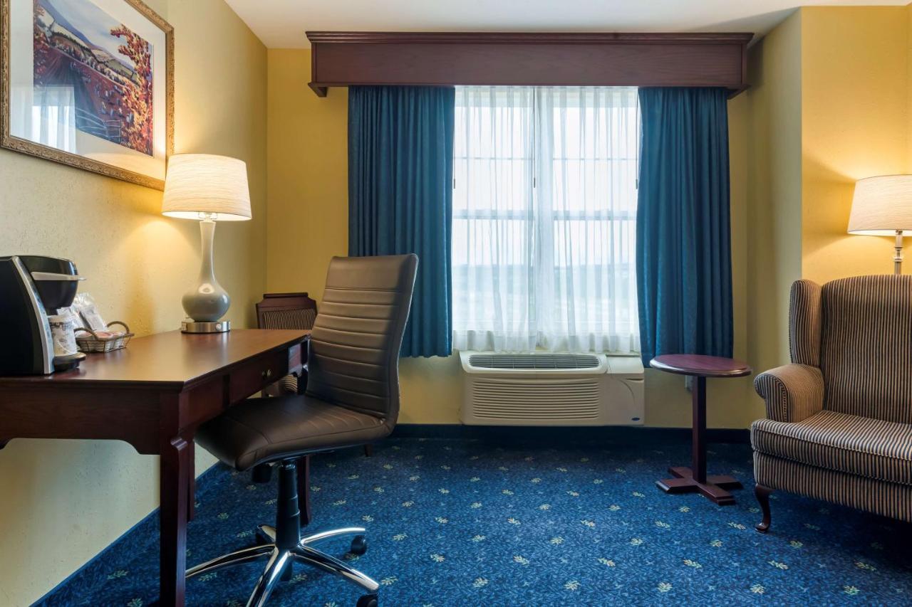 Best Western Plus Grand-Sault Hotel & Suites エクステリア 写真