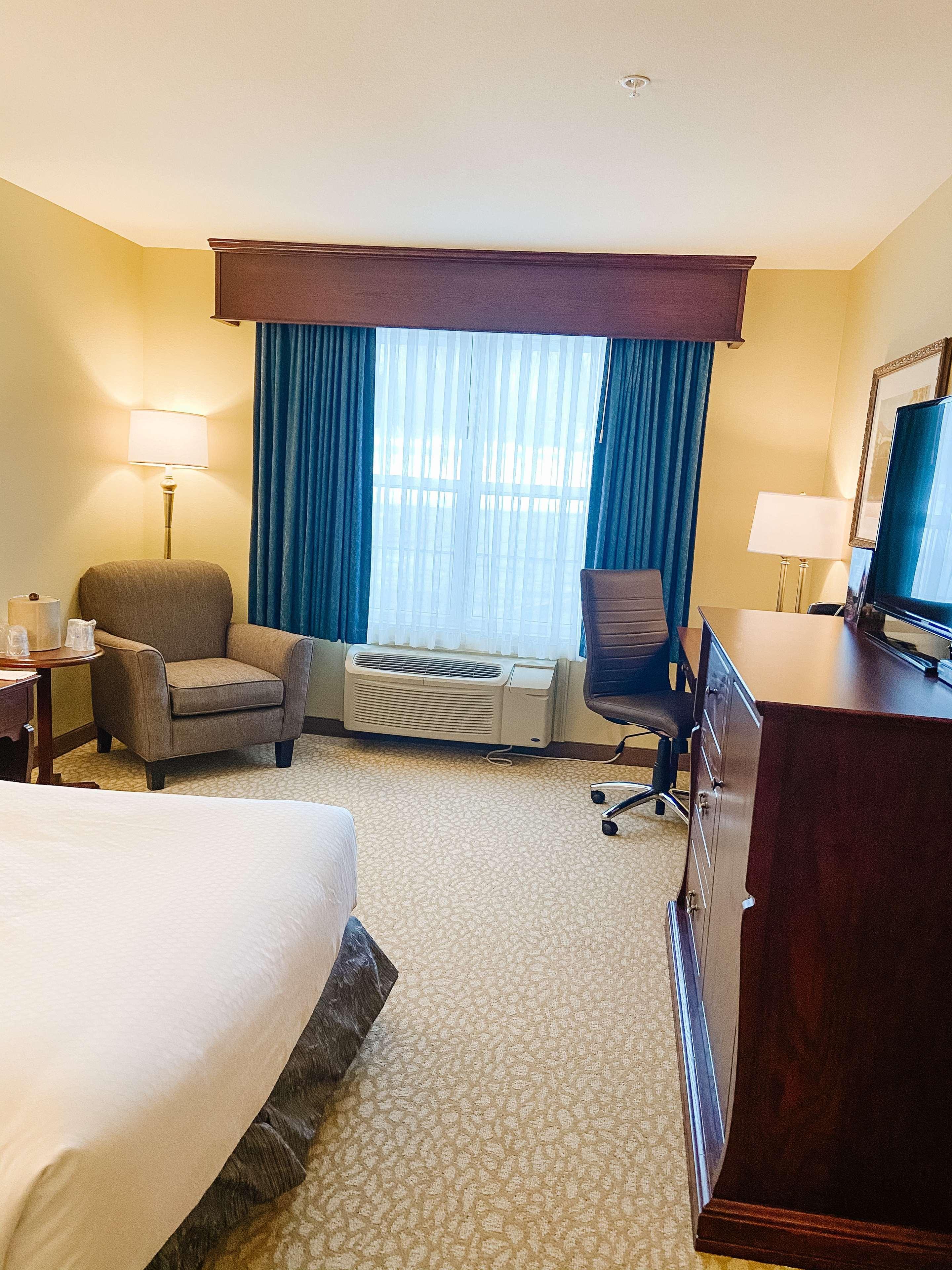 Best Western Plus Grand-Sault Hotel & Suites エクステリア 写真