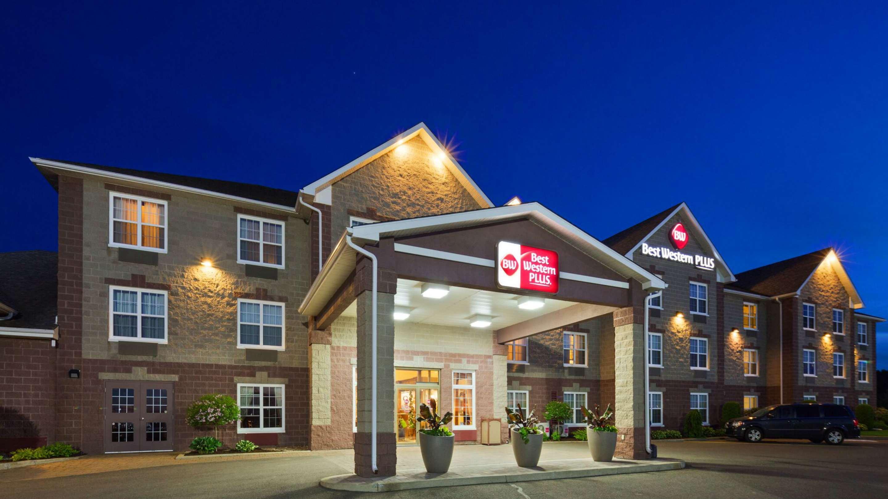 Best Western Plus Grand-Sault Hotel & Suites エクステリア 写真