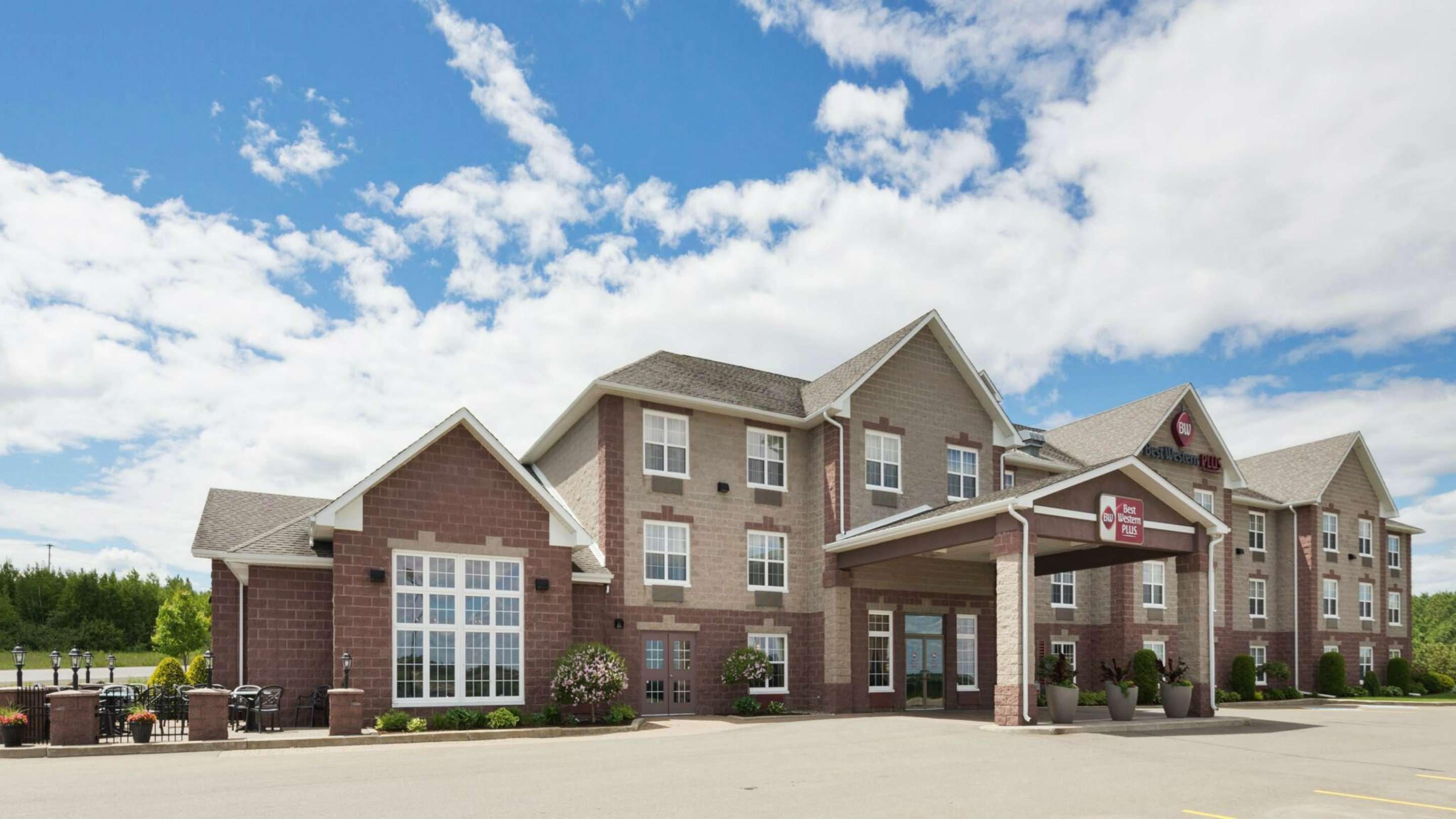 Best Western Plus Grand-Sault Hotel & Suites エクステリア 写真
